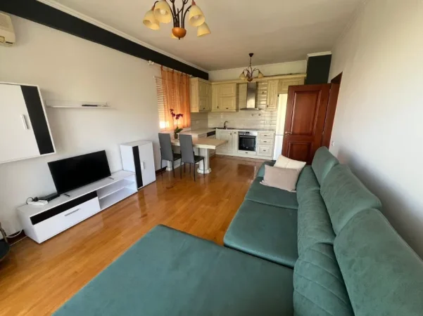 Tirane, jepet me qera apartament 1+1 , 65 m² 550 € (Kopshti zoologjik)