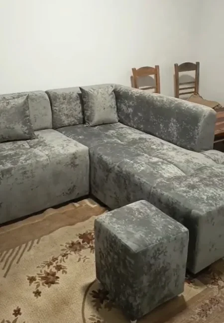 Tirane, jepet me qera apartament 2+1+Ballkon Kati 4, 72 m² 600 € (përballë Ringut)