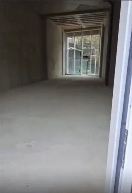 Tirane, shitet dyqan Kati 0, 104 m² 780.000 € (FAIK KONICA)