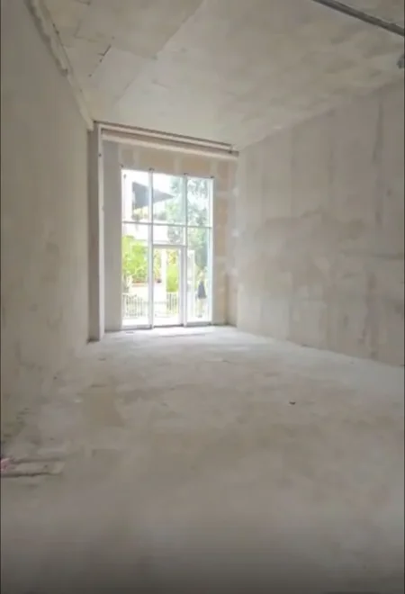 Tirane, shitet dyqan Kati 0, 104 m² 780.000 € (FAIK KONICA)