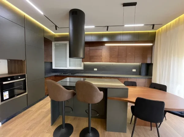 Tirane, jepet me qera apartament 2+1 Kati 3, 120 m² (Kopeshti Botanik.)