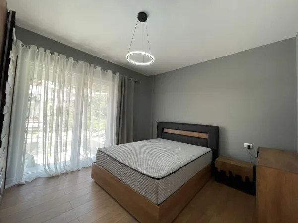 Tirane, jepet me qera apartament 2+1 Kati 3, 120 m² (Kopeshti Botanik.)
