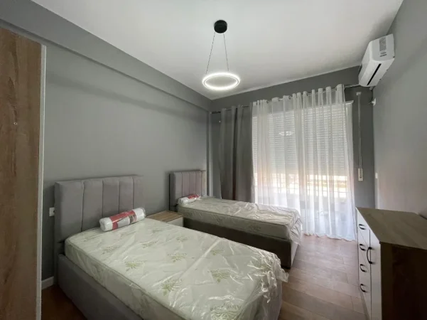 Tirane, jepet me qera apartament 2+1 Kati 3, 120 m² (Kopeshti Botanik.)