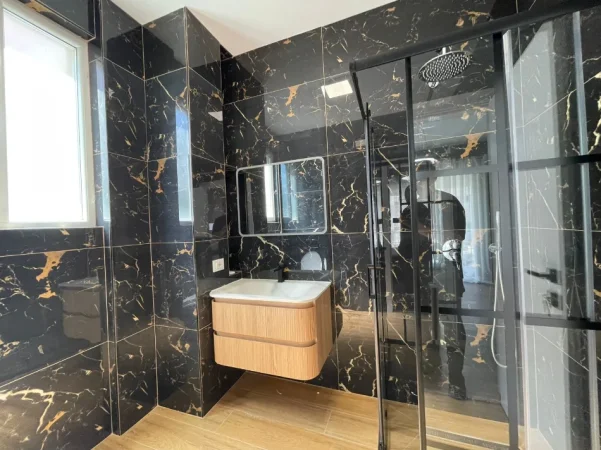 Tirane, jepet me qera apartament 2+1 Kati 3, 120 m² (Kopeshti Botanik.)