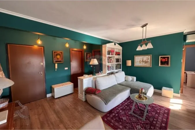 Tirane, jepet me qera apartament 2+1 , 93 m² 800 € (Blloku i Ambasadave)