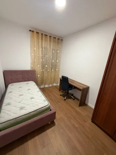 Tirane, jepet me qera apartament 2+1 Kati 1, 90 m² 450 € (Shkoze)