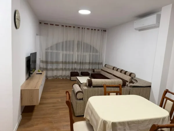 Tirane, jepet me qera apartament 2+1 Kati 1, 90 m² 450 € (Shkoze)