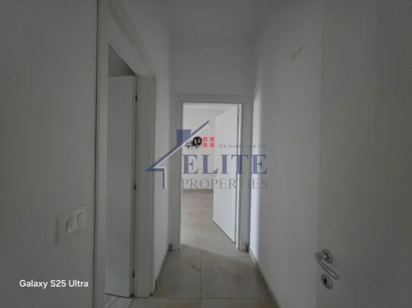 Tirane, jepet me qera ambjent biznesi Kati 10, 110 m² 1.000 € (Tirana Garden Building)
