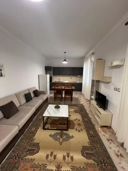 Tirane, jepet me qera apartament 1+1 Kati 1, 80 m² 400 € (5 Maji tek shkolla Tirana Jone)
