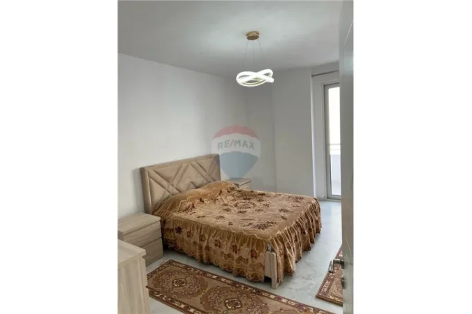 Tirane, jepet me qera apartament 2+1+Ballkon Kati 4, 110 m² 500 € (Prane Bar Artist)