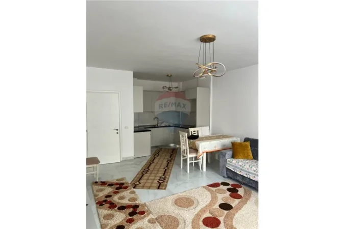 Tirane, jepet me qera apartament 2+1+Ballkon Kati 4, 110 m² 500 € (Prane Bar Artist)