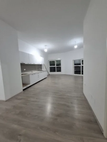 Tirane, jepet me qera apartament duplex 2+1+Ballkon Kati 3, 92 m² 300 € (Kompleksi Mangalem 21)