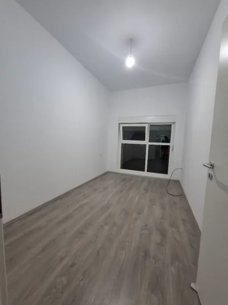 Tirane, jepet me qera apartament duplex 2+1+Ballkon Kati 3, 92 m² 300 € (Kompleksi Mangalem 21)
