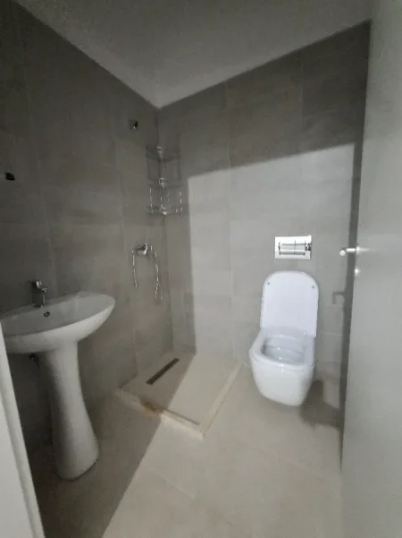 Tirane, jepet me qera apartament duplex 2+1+Ballkon Kati 3, 92 m² 300 € (Kompleksi Mangalem 21)