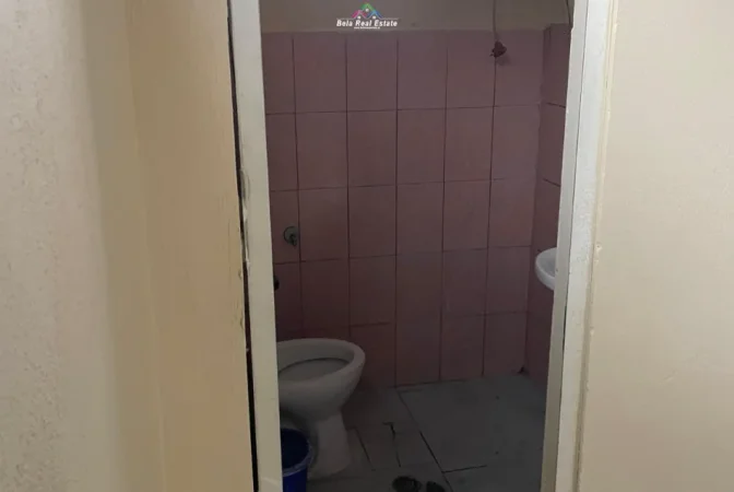 Tirane, jepet me qera dyqan Kati 0, 300 m² 1.500 € (mihal grameno)
