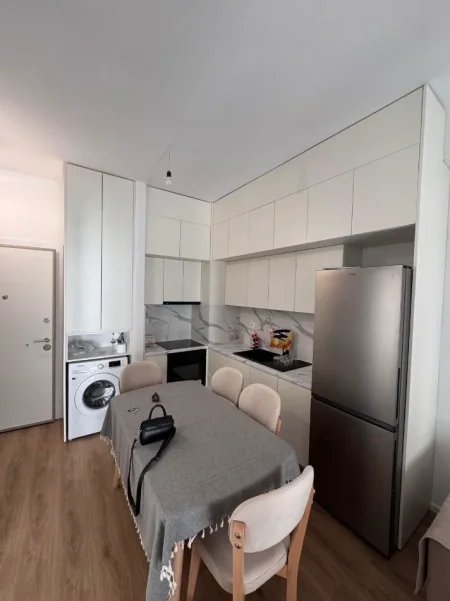 Tirane, jepet me qera apartament 1+1+Ballkon Kati 6, 49 m² 420 € (Mangalem21, Kadiu)