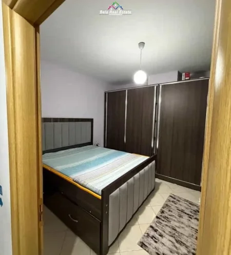 Tirane, jepet me qera apartament 1+1+Ballkon Kati 5, 57 m² 420 € (ali demi)