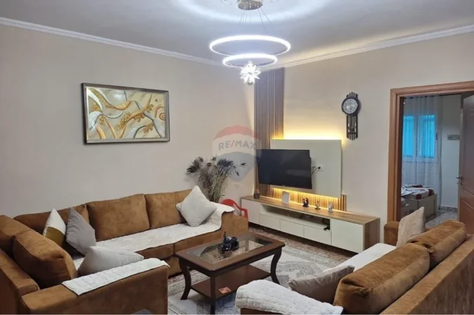Tirane, jepet me qera apartament 2+1+Ballkon Kati 3, 103 m² 600 € (Viva Market ne Don Bosko)