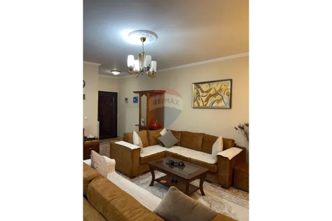 Tirane, jepet me qera apartament 2+1+Ballkon Kati 3, 103 m² 600 € (Viva Market ne Don Bosko)