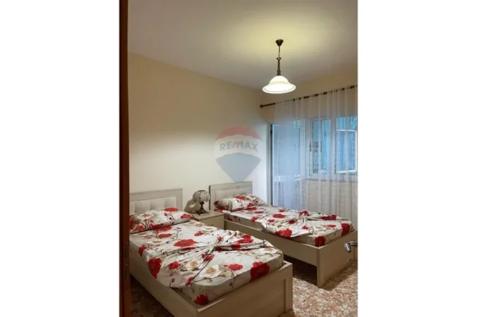 Tirane, jepet me qera apartament 2+1+Ballkon Kati 3, 103 m² 600 € (Viva Market ne Don Bosko)