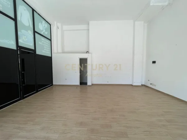 Tirane, jepet me qera ambjent biznesi Kati 0, 62 m² 650 € (Kompleksi Jolla)