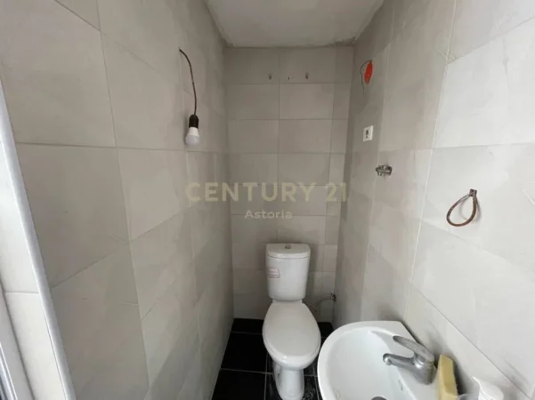 Tirane, jepet me qera ambjent biznesi Kati 0, 62 m² 650 € (Kompleksi Jolla)