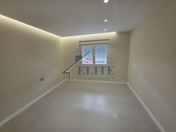 Tirane, shitet apartament 2+1+Ballkon Kati 0, 74 m² 170.000 € (Oxhaku)