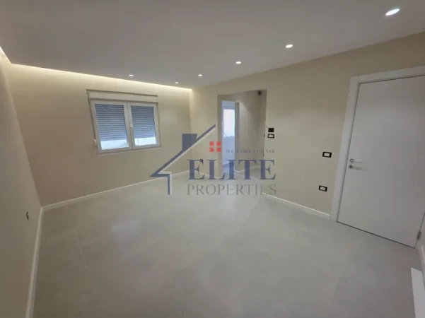 Tirane, shitet apartament 2+1+Ballkon Kati 0, 74 m² 170.000 € (Oxhaku)