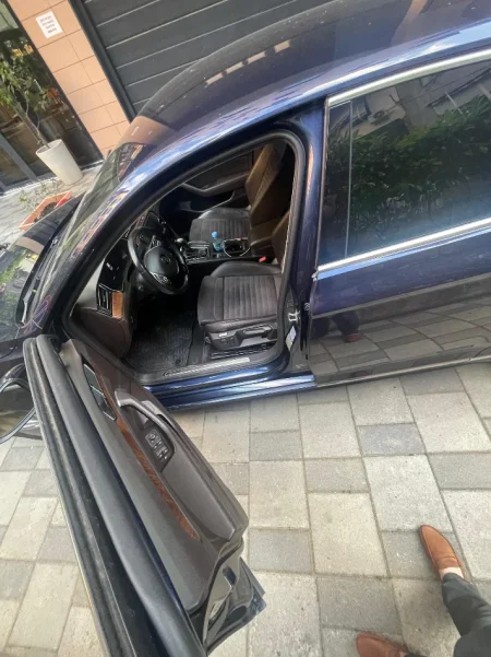 Shqiperi, shes makine Passat Nafte, blu e errët automatik Klima 160.902 km 16.000 €