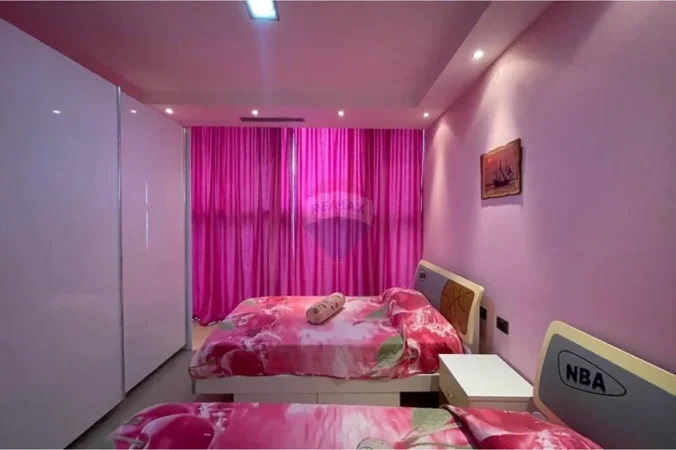 Tirane, jepet me qera apartament 2+1 Kati 3, 120 m² 1.000 € (Sheshi Wilson)