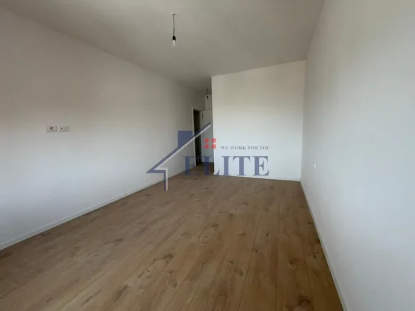 Tirane, shitet apartament 2+1+Ballkon Kati 8, 107 m² 91.000 € (Rruga Osbe)