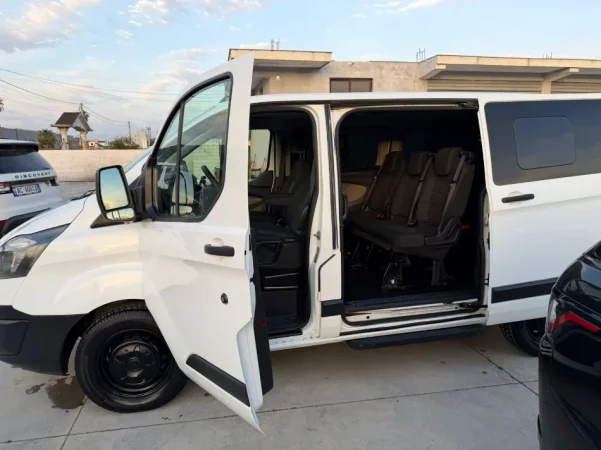 Durres, shes Furgon FORD Transit 7+1 Nafte, e bardhë manuale Kondicioner 255.000 km 9,500 €