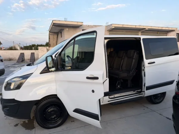 Durres, shes Furgon FORD Transit 7+1 Nafte, e bardhë manuale Kondicioner 255.000 km 9,500 €