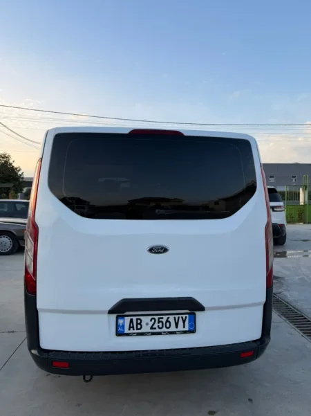Durres, shes Furgon FORD Transit 7+1 Nafte, e bardhë manuale Kondicioner 255.000 km 9,500 €