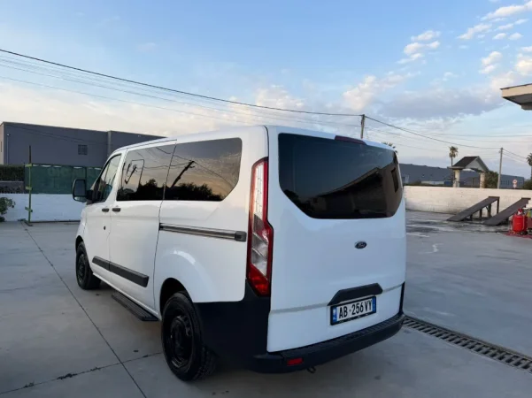 Durres, shes Furgon FORD Transit 7+1 Nafte, e bardhë manuale Kondicioner 255.000 km 9,500 €