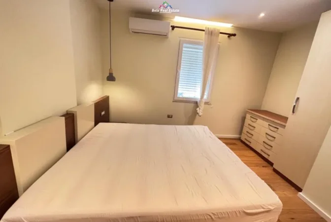 Tirane, jepet me qera apartament 3+1+Ballkon Kati 3, 850 € (Rruga Dervish Hekali)