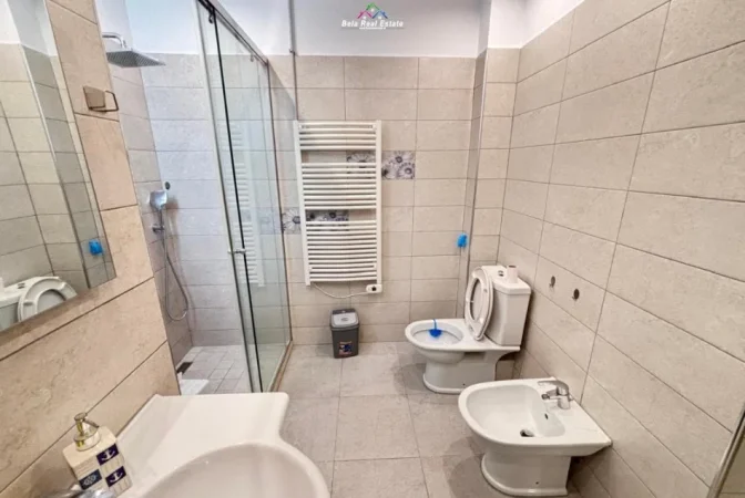 Tirane, jepet me qera apartament 3+1+Ballkon Kati 3, 850 € (Rruga Dervish Hekali)