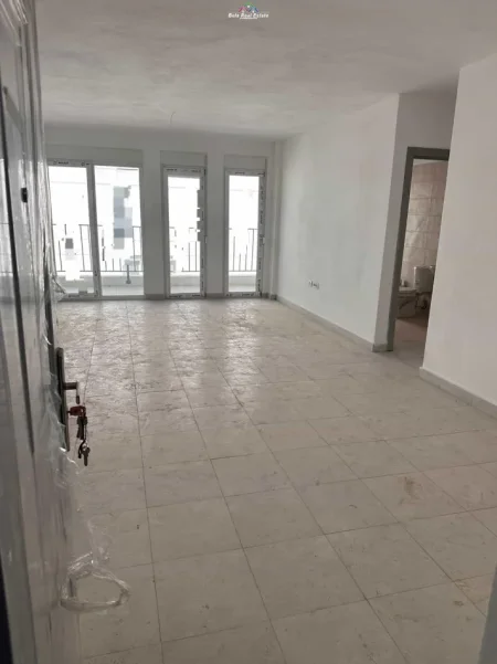 Tirane, jepet me qera zyre Kati 3, 100 m² 450 € (5 maji)