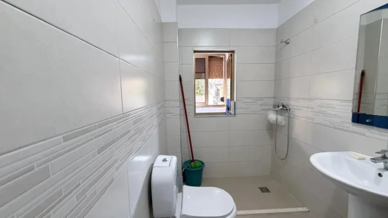 Tirane, jepet me qera apartament 1+1 Kati 2, 60 m² 390 € (Ali Demi)