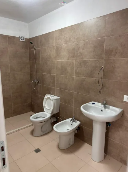 Tirane, jepet me qera apartament 2+1 Kati 1, 100 m² 530 € (5 maji)