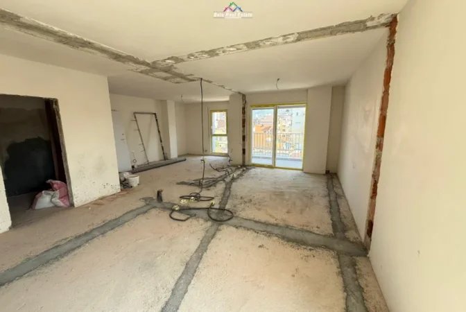 Tirane, shes apartament 2+1 Kati 3, 110 m² 222.000 € (Rruga Xhanfize Keko)