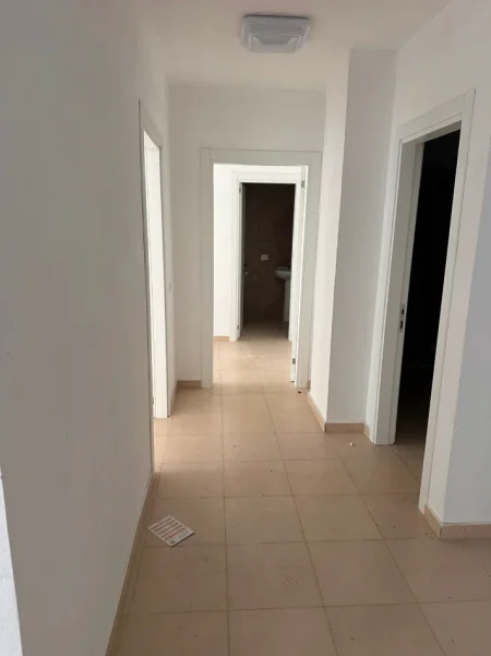 Tirane, jepet me qera apartament 2+1 Kati 1, 100 m² 530 € (Rruga xhemal Sheh Abazi)