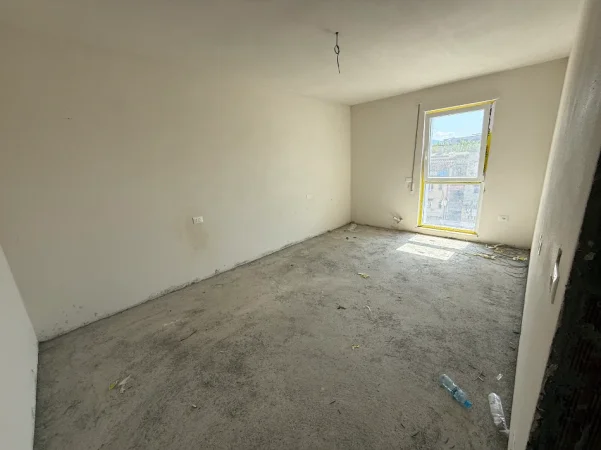 Tirane, shitet apartament Kati 3, 121 m² 242.000 € (Rruga Xhanfize Keko)