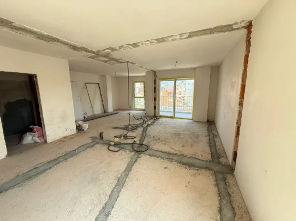 Tirane, shitet apartament 2+1+Ballkon Kati 3, 110 m² 222.000 € (prane karburant kastratit)