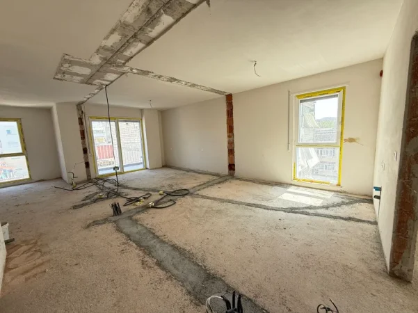 Tirane, shitet apartament 2+1+Ballkon Kati 3, 110 m² 222.000 € (prane karburant kastratit)