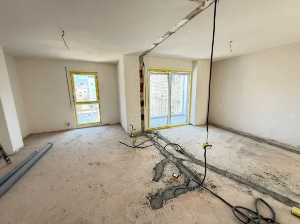 Tirane, shitet apartament 2+1+Ballkon Kati 3, 110 m² 222.000 € (prane karburant kastratit)