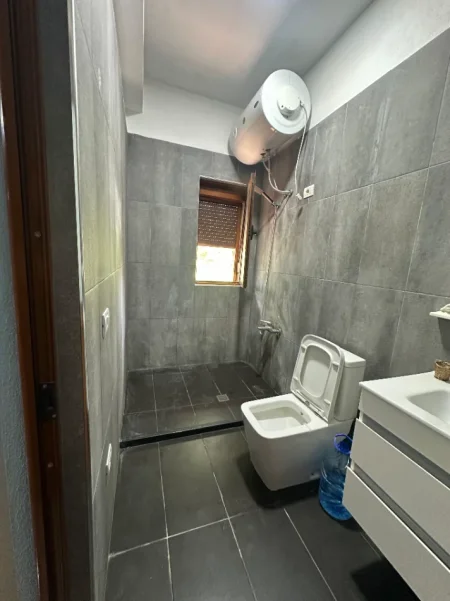 Tirane, jepet me qera shtepi 2+1 Kati 2, 90 m² 400 € (Casa Italia)