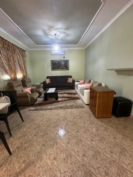 Tirane, jepet me qera shtepi 2+1 Kati 2, 90 m² 400 € (Casa Italia)