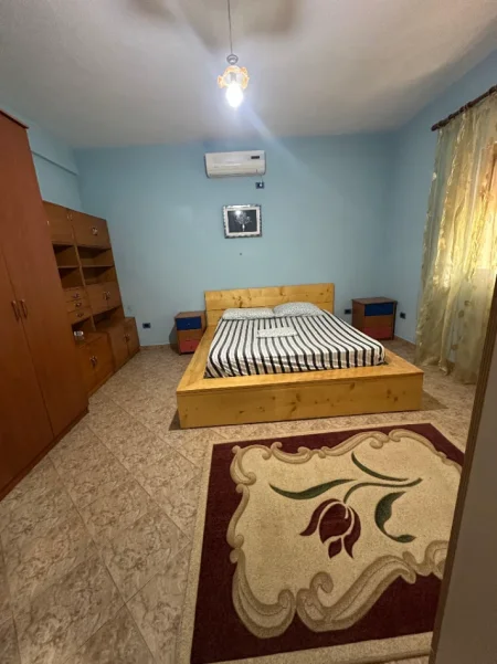 Tirane, jepet me qera shtepi 2+1 Kati 2, 90 m² 400 € (Casa Italia)