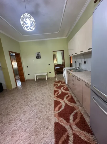 Tirane, jepet me qera shtepi 2+1 Kati 2, 90 m² 400 € (Casa Italia)